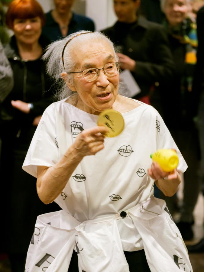 Performance Takako Saito, Foto: Heinrich Holtgreve, Kunstmuseum Bochum, 2023