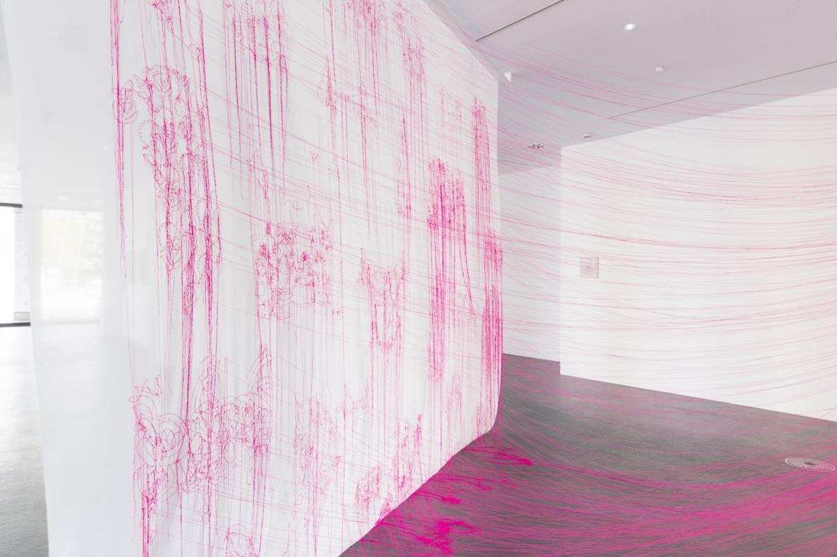 THIN MEMBRANE / PICTURES COME DOWN, 2009 - Stickerei auf Stoff, 400 × 428 × 450 cm