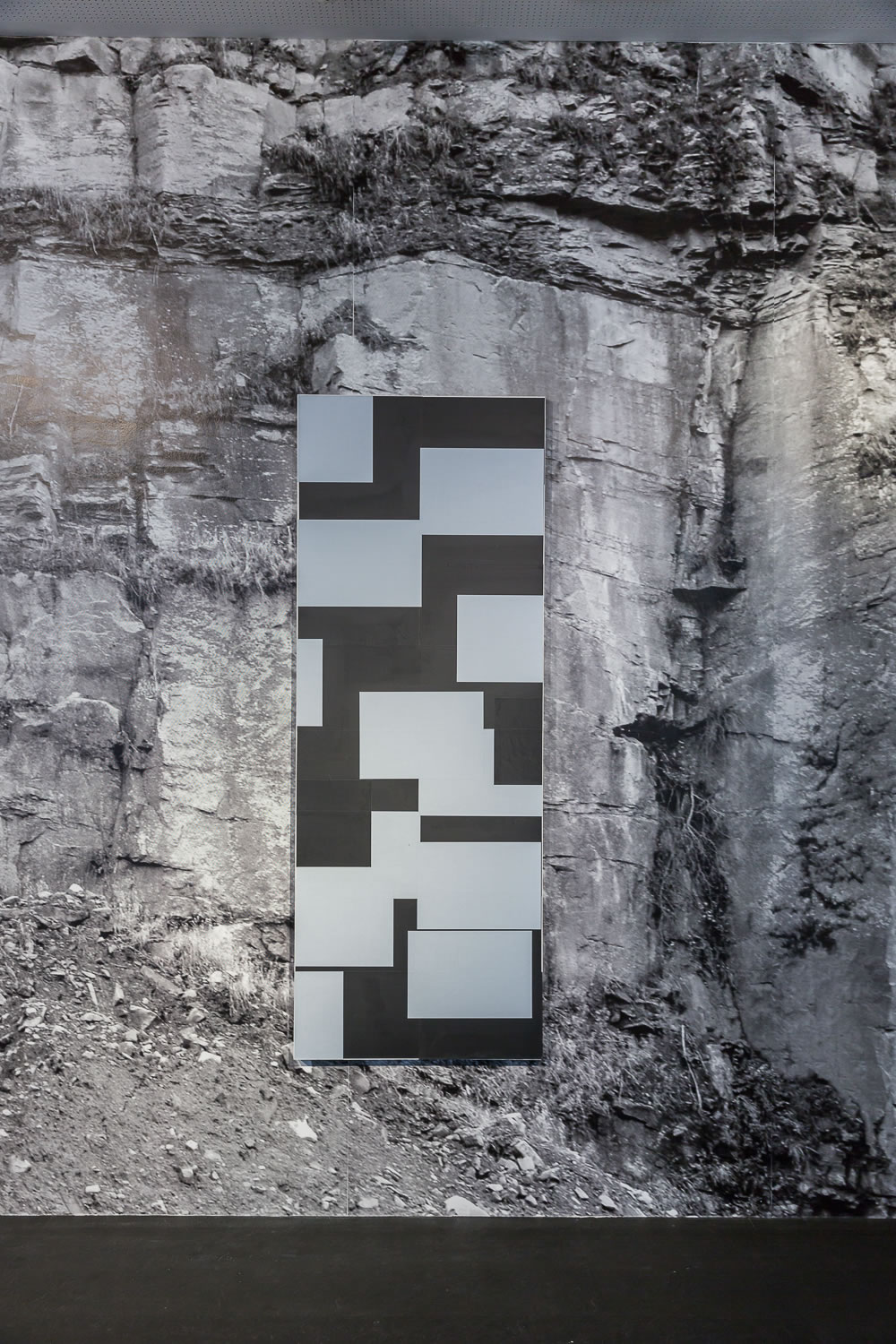 OHNE TITEL, 2014 - Affichenpapier auf Leinwand, 190 x 71 cm