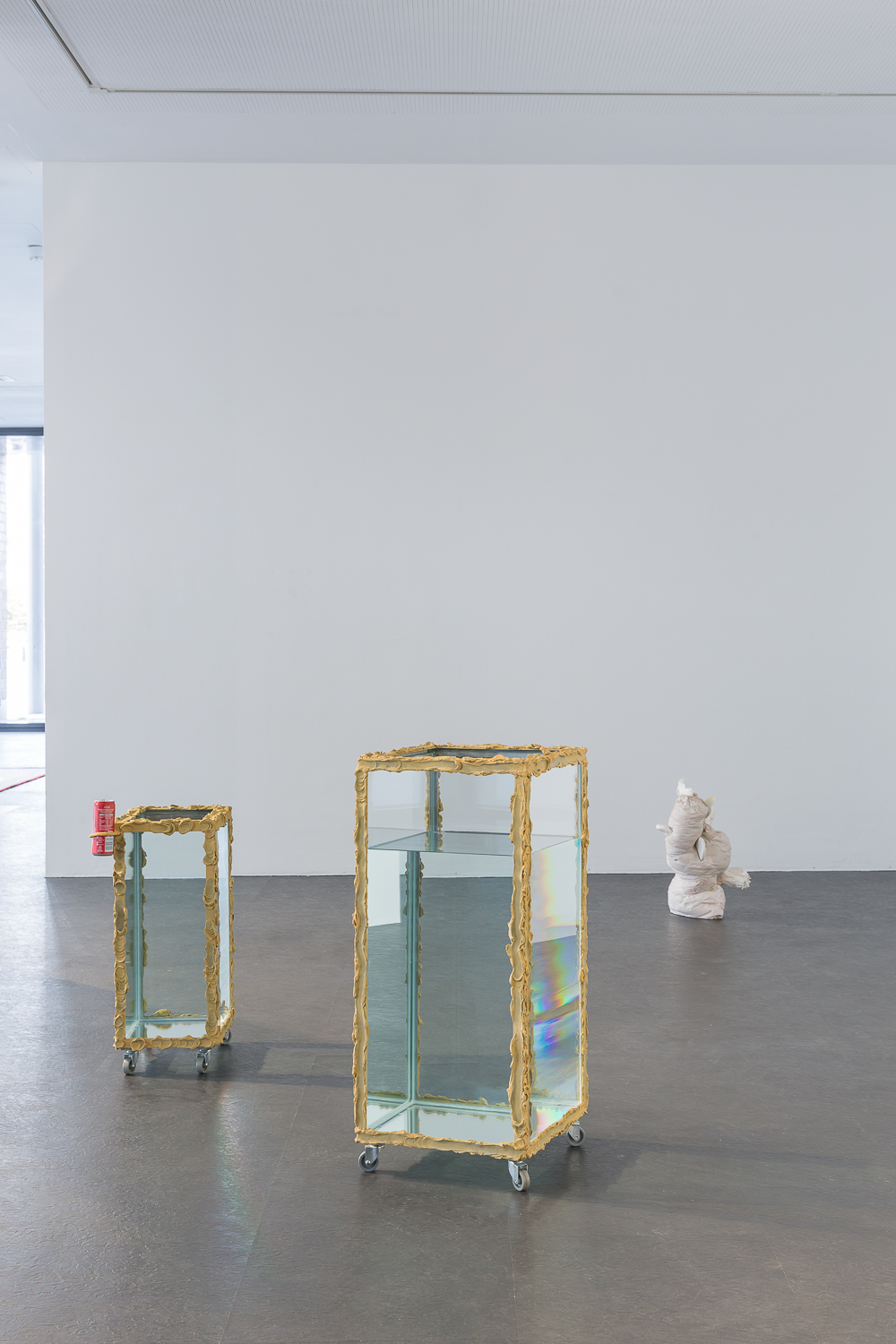 OHNE TITEL (WASSER), 2015 - Aluminium patiniert, Glas, Wasser 92 × 40 × 40 cm