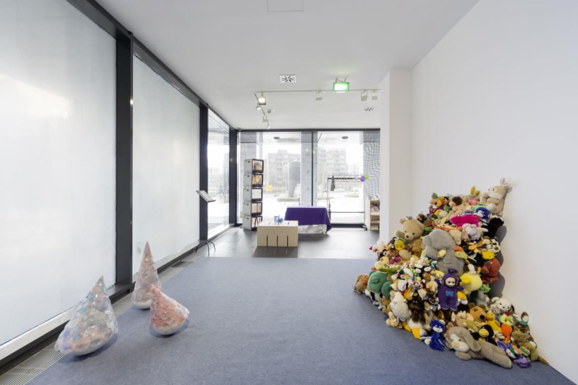 Klasse Shana Moulton, Installationsansicht, Dortmunder Kunstverein. 2015. Alle Fotos: Roland Baege