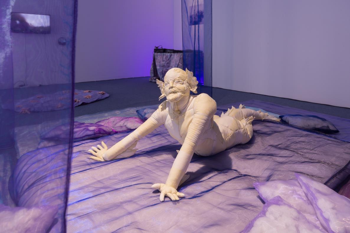 MATTHIAS ZAHLTEN protecting seaman, Stoffinstallation, 2015