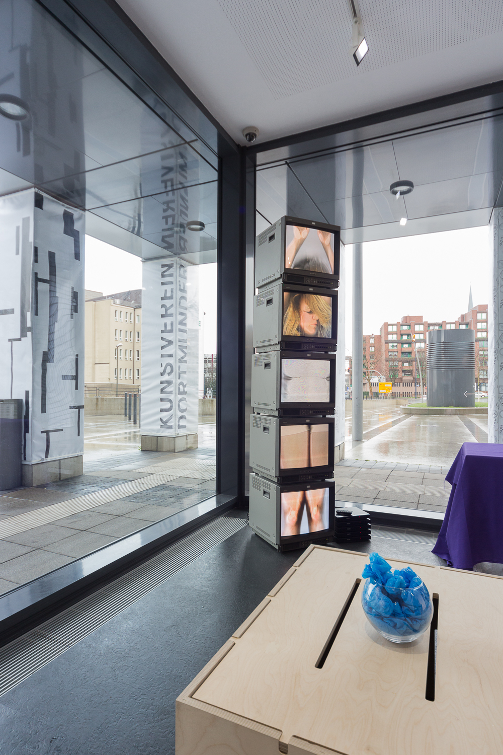 VANESSA MÖBES, O.T., Videoinstallation, 2015