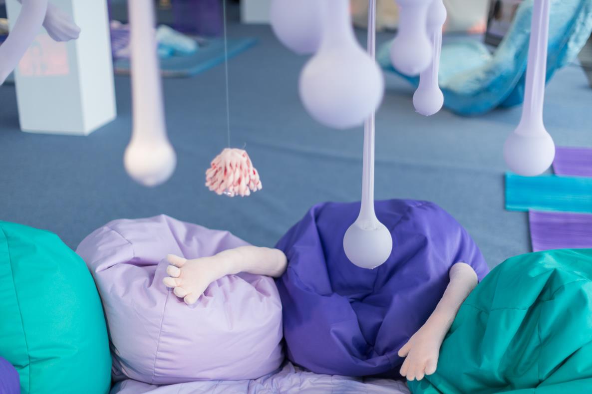 JANINA LEMPARTY ain‘t nobody got time for that, Stoff- und Soundinstallation, 2015