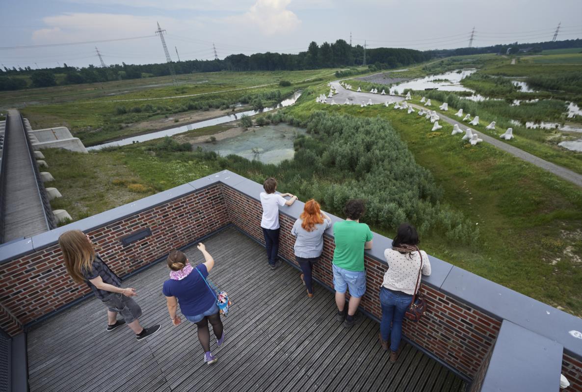 (c) Roman Mensing - Nevin Aladağs Arbeit „Wellenbrecher“