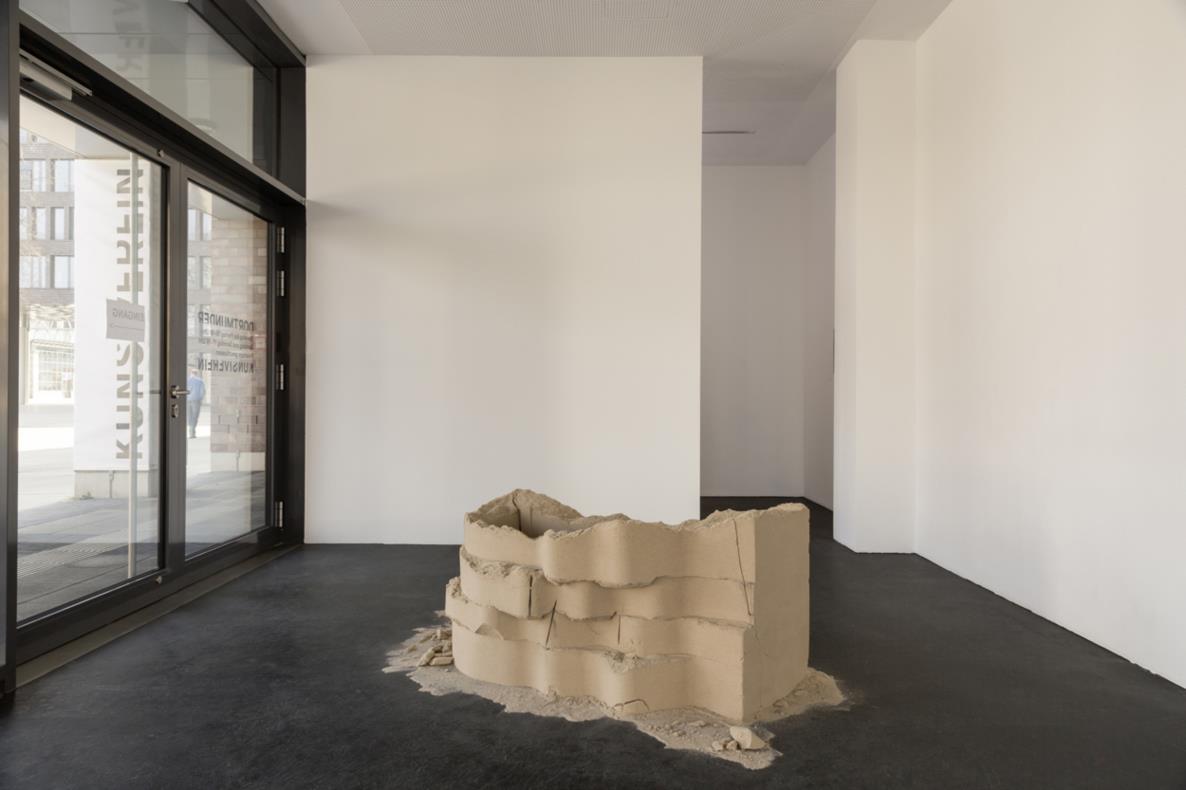 Tiril Hasselknippe, Balcony (sand), 2016