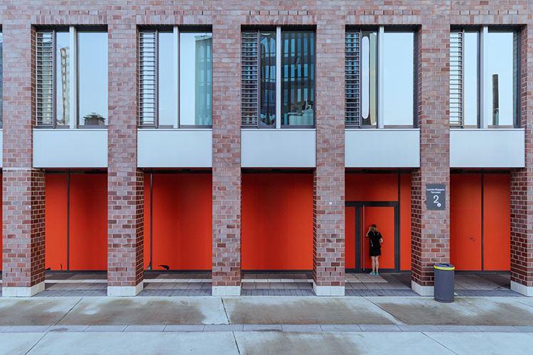 Gerrit Frohne-Brinkmann, Nicola Gördes, Stella Rossié  & Paul Spengemann: P-A-N-T-S-D-O-W-N, 2018 Photo: Roland Baege