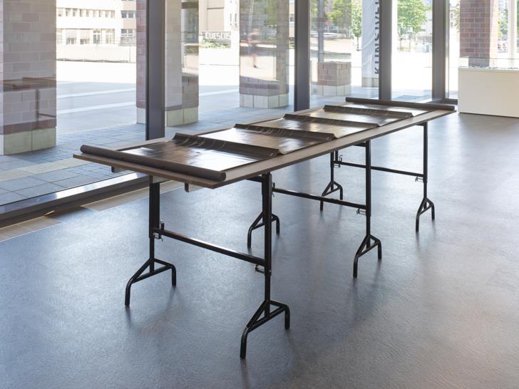DISPLAY. Staging Identites, 2019_JOHANNES PAUL RAETHER - Identitektur, 2009-2016, 100 x 298 cm_Foto: Simon Vogel