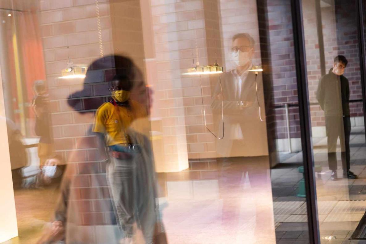 Performance Jessie Jing / Lina Hermsdorf: Being A Vertebrate, 2020, Dortmunder Kunstverein, Foto: Roland Baege