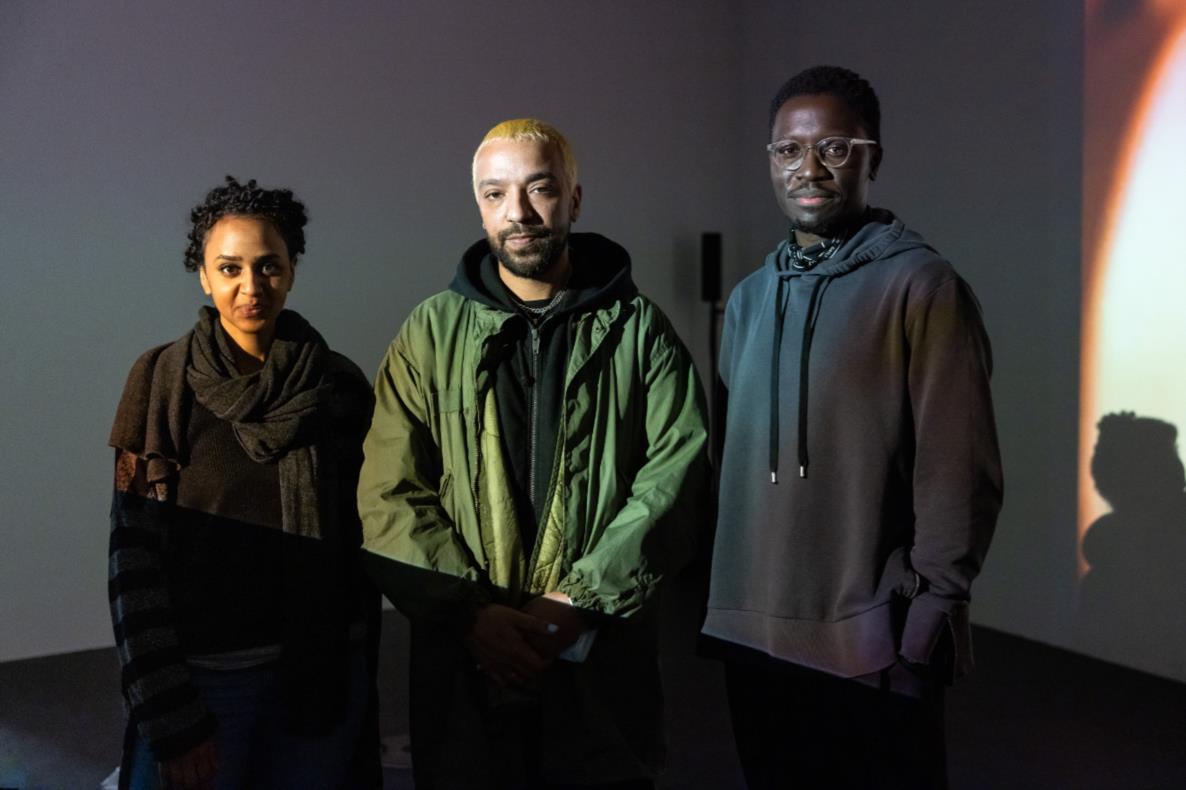 6 Friedberg-Chicago; vlnr: Mearg Negusse, James Gregory Atkinson, Eric Otieno, Dortmunder Kunstverein 2021; Foto: Roland Baege