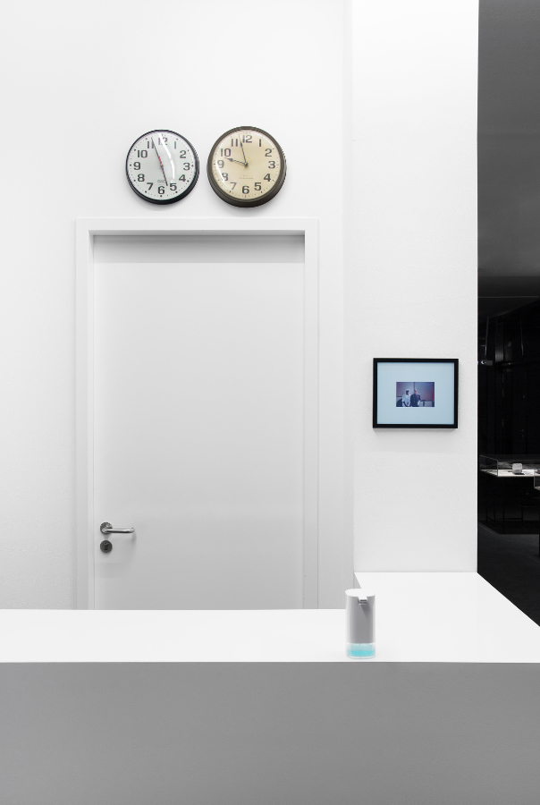 James Gregory Atkinson, CST/CET Office, 2021, clocks, photography, counter, installation view, ‘6 Friedberg-Chicago’, Dortmunder Kunstverein Courtesy: the artist, Germericans (Sabrina und Marvin Kuhn), Tyrown Vincent, Dortmunder Kunstverein Photo: Jens Franke