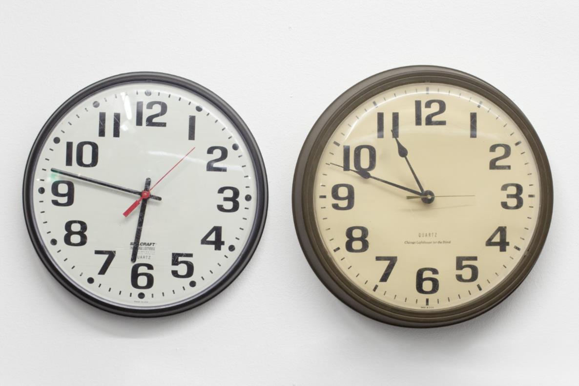 James Gregory Atkinson, CST/CET Office (Detail), 2021, clocks, photography, counter, installation view, ‘6 Friedberg-Chicago’, Dortmunder Kunstverein  Courtesy: the artist, Germericans (Sabrina und Marvin Kuhn), Dortmunder Kunstverein Photo: Jens Franke