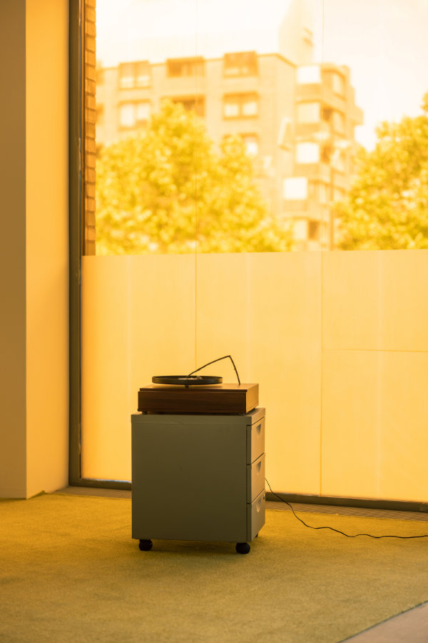 Blade Memory II, 2022, Talia Keinan: Untitled, 2010 - Foto: Roland Baege