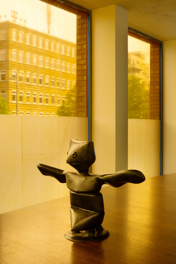 Blade Memory II, 2022, Max Ernst: La Génie de la Bastille, 1961 - Foto: Jens Franke