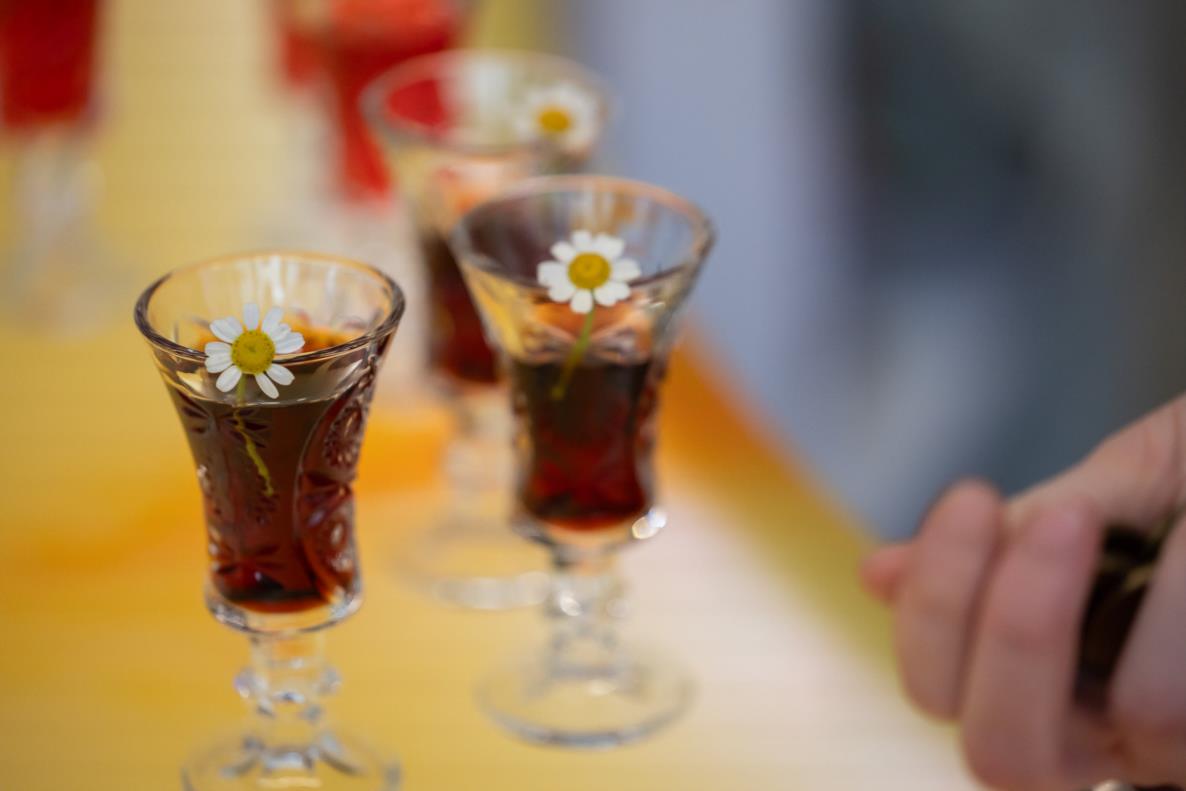 Liquid Currency Bar, Courtesy Zoe Williams, Foto: Roland Baege