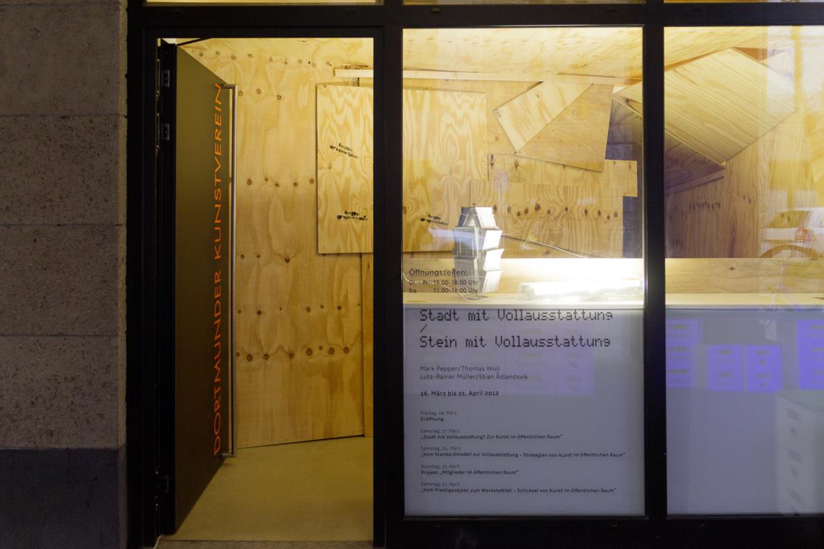 Stadt mit Vollaustattung, Installationsansicht, Dortmunder Kunstverein, 2012. Alle Fotos: Roland Baege