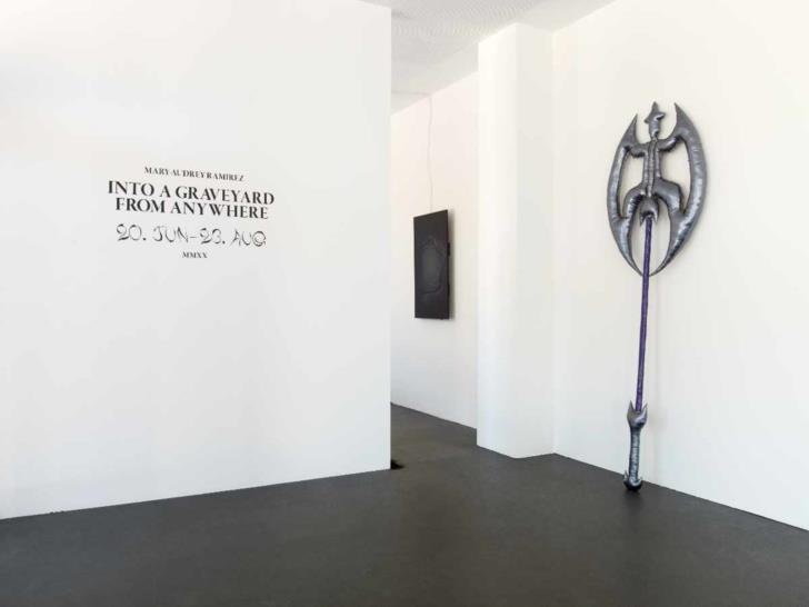 Mary Audrey-Ramirez: INTO A GRAVEYARD FROM ANYWHERE, 2020, Foto: Simon Vogel