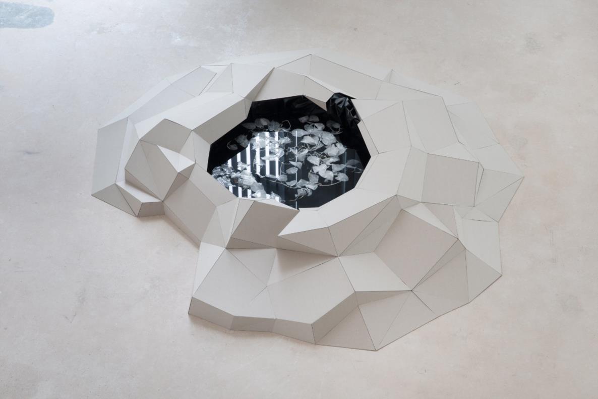 Blade Memory II, 2022, TcheletRam: Untitled, 2010 - Foto: Jens Franke