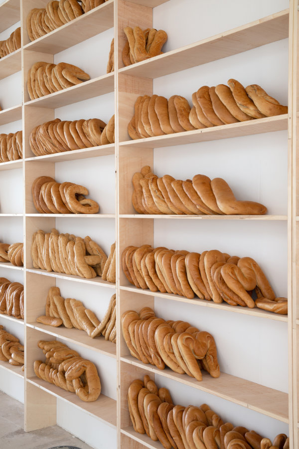 Blade Memory II, 2022, Uri Aran, Bread Library, 2020/22 - Foto: Jens Franke